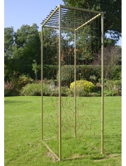 004 2017 | Nails, nylon threads, steel cage | 230 x 50 x 70 cm